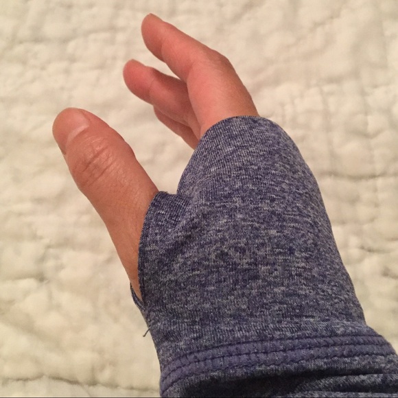 Reebok activewear top, like new! - Picture 8 of 9